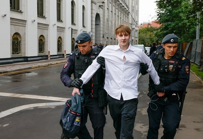 Russische politie pakt 35 aanhangers anti-oorlogspartij op