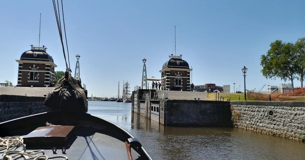 LE50 vaart naar skûtsjesilen in Lemmer