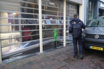 Jewelry store targeted in overnight burglary in Deventer, two 18-year-olds from Amsterdam arrested