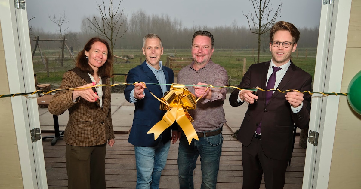 Gedeputeerde Anne Koning opent nieuwe horecagelegenheid BentGoud in recreatiegebied Bentwoud