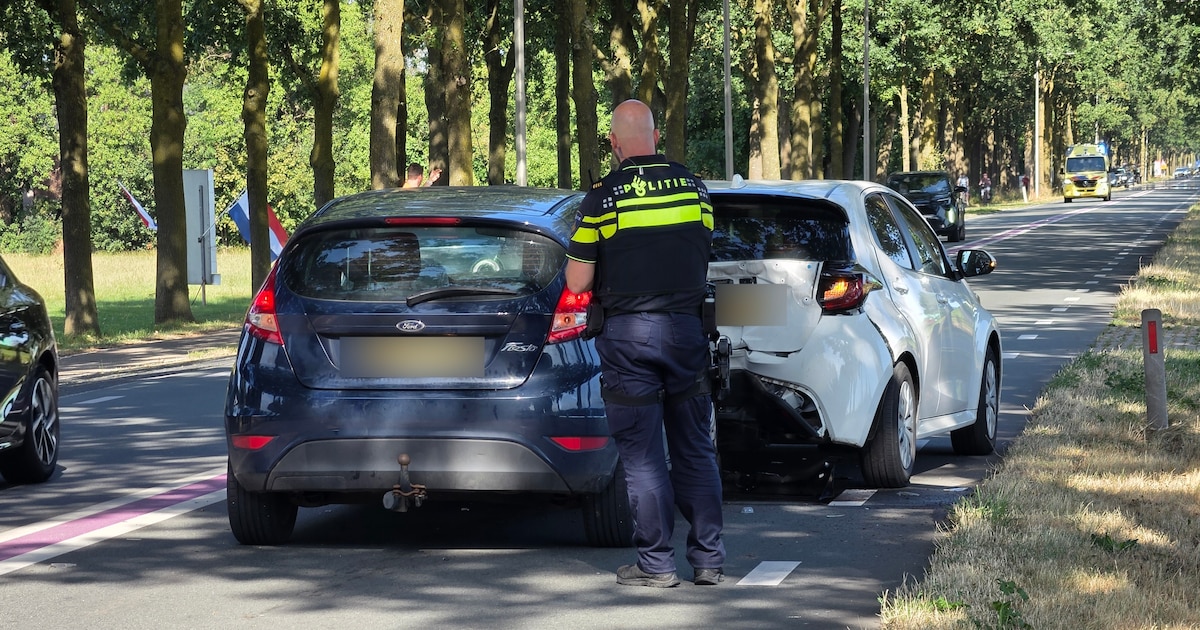 Twee auto's zwaar beschadigd na aanrijding in Rhenen