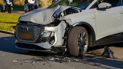 Motorrijder gewond bij botsing met auto in Oss