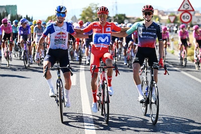 Traditionele fotomomenten vormen aanloop naar pittige finale in slotetappe, Van Aert hoopt op hattrick aan ritzeges