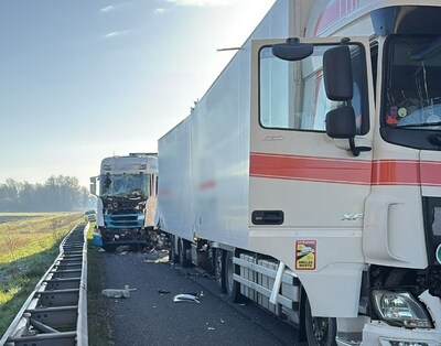 Drie vrachtwagens botsen achterop elkaar op A59 bij Hooipolder, verkeer richting Breda omgeleid bij 