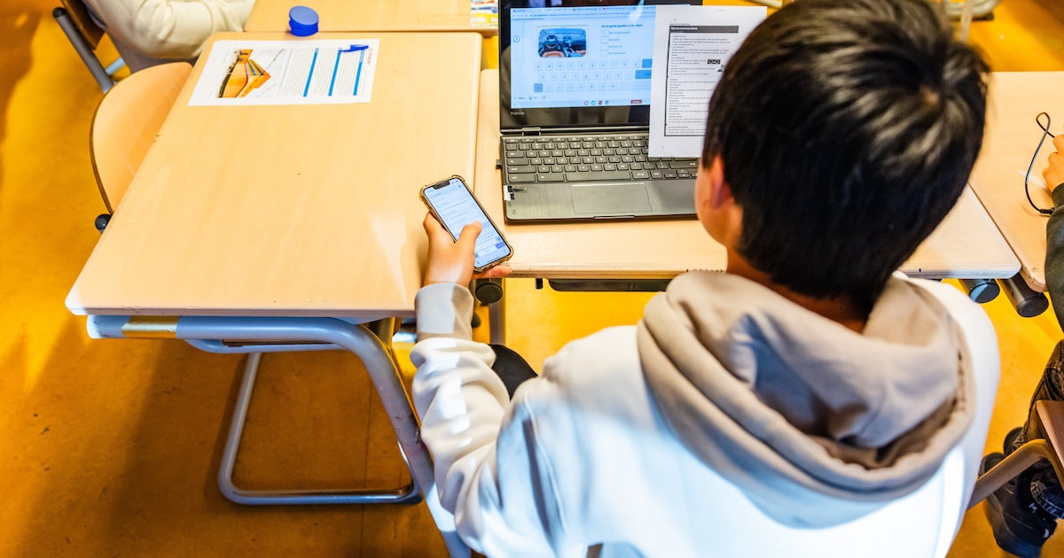 Voorlichting in Nieuwe Pekela over online gedrag kinderen