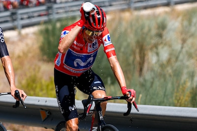 Enric Mas steviger aan de leiding na aanval op slotklim, jongste Vuelta-renner verrast met ritzege
