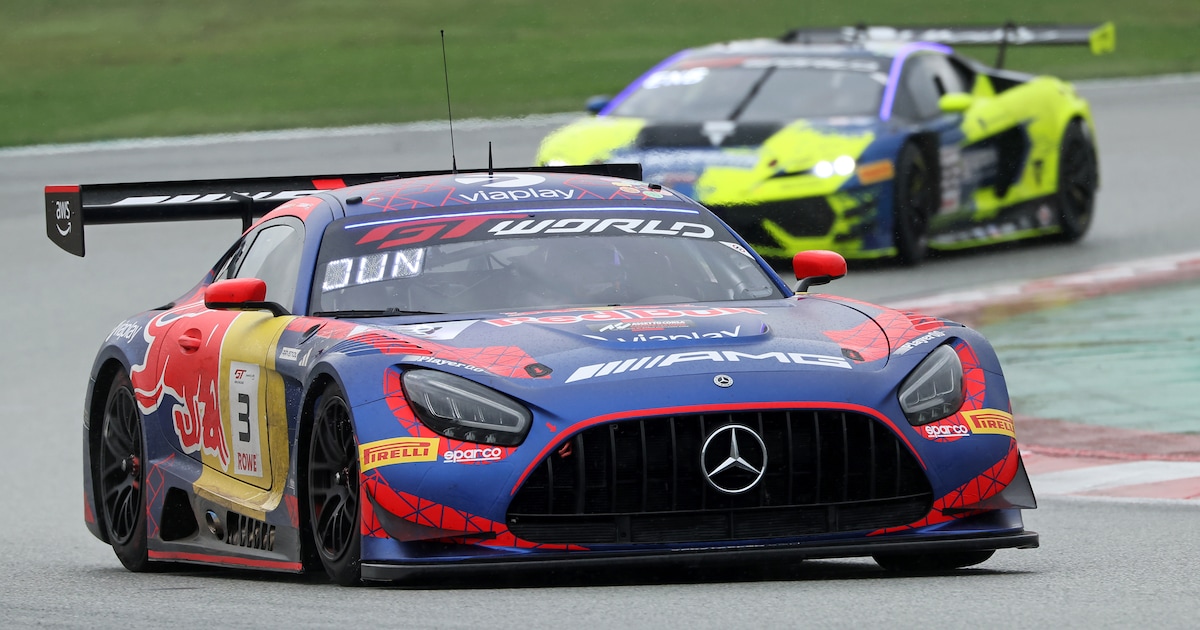 Max Verstappen geeft kleine show weg bij debuut GTWC, straf teamgenoot ...