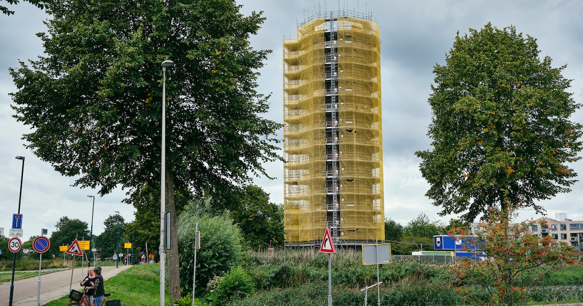 Inbraak bij watertoren in Rokkeveen, daders meteen opgepakt: ‘Er brak zichtbaar paniek uit’