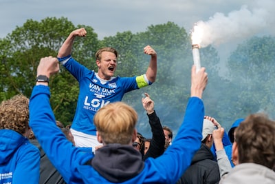 Assistent-trainer valt in, kampioen, degradatie en dit gebeurde er nog meer op de velden