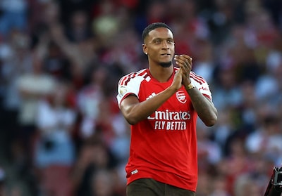 Landskampioen Arsenal begonnen aan nieuw seizoen, Milan van Ewijk in basis bij promovendus