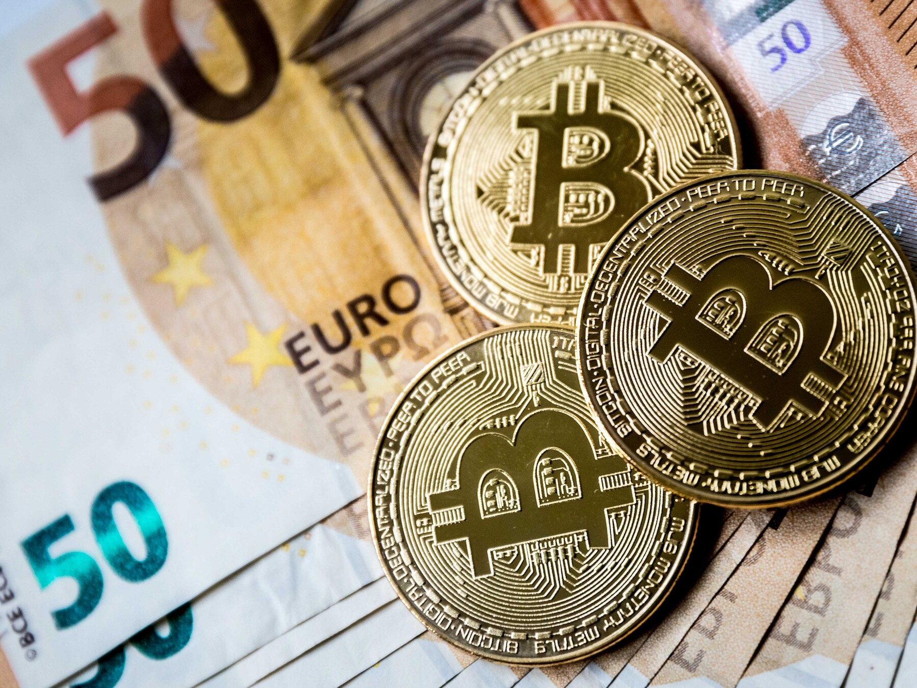 Bitcoin tikt de 20.000 dollar aan | Economie | AD.nl