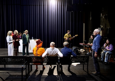 Niettemin Thenckater speelt muziektheater ‘Doodgewoon…’