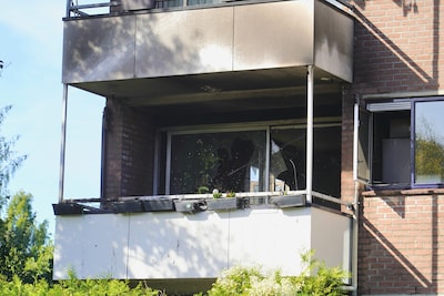 Bewoner ademt rook in bij woningbrand aan het Tolhuis in Nijmegen en moet naar het ziekenhuis