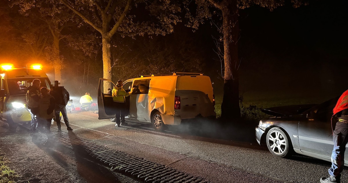 Zeven gewonden na botsing met busje in De Mortel, politie doet onderzoek