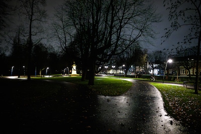 Man gewond bij straatroof in Valkenberg in Breda, drietal met vuurwapen aangehouden