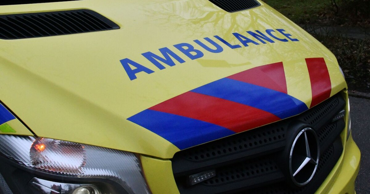 Ambulance met spoed naar Nachtegaallaan in Anna Paulowna