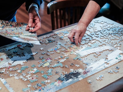 serie-afgekocht-adr-jv25012026-meddo-nl-dg20260122-1502-puzzeltournooi-van-haasteren-monique-jansen-en-dionza-schraven-puzzelkoppel-foto-jan-ruland-van-den-brink