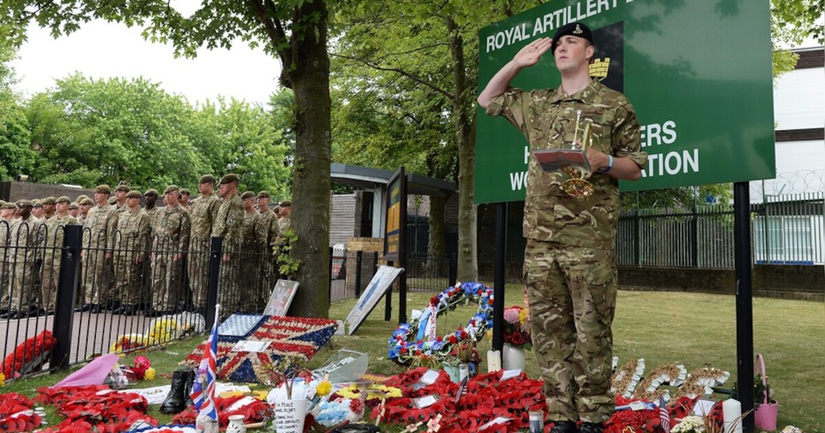 Cameron bij uitvaart militair Rigby | Nieuws | AD.nl
