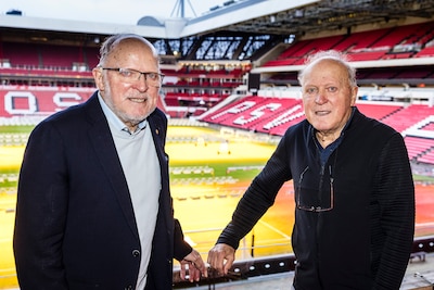 PSV-prominenten Stevens, Willy en René van de Kerkhof over topvoetbal in de sneeuw: ‘Die bal schiet 