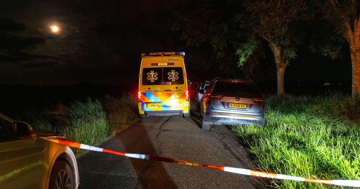 Man (18) uit Steenwijkerland overleden nadat auto in het water belandt aan Gracht in Spanga