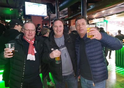 PSV-supporter viert speciale mijlpaal in Liverpool: ‘Maar het belangrijkste heb ik gemist, dat moet 