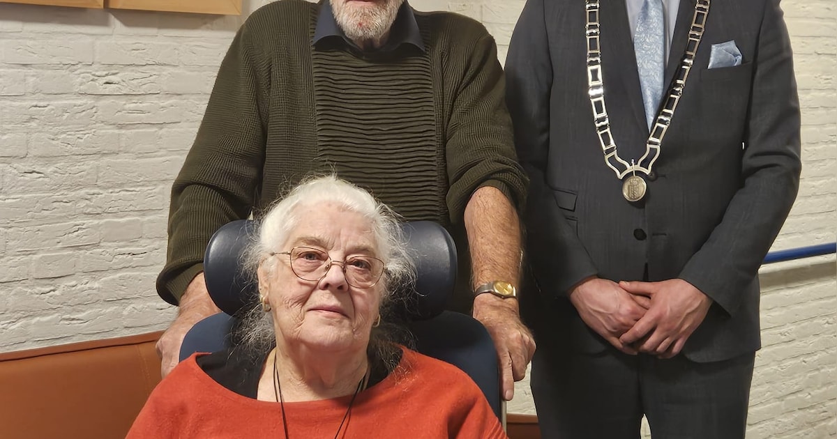 Wethouder Blomen bezoekt diamanten bruidspaar in Beegden