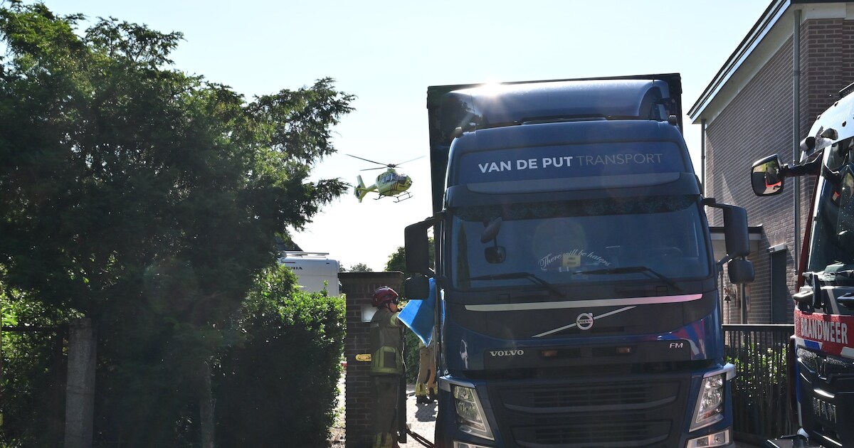 Medewerker transportbedrijf (18) na beknelling tussen glasplaten naar ziekenhuis gebracht
