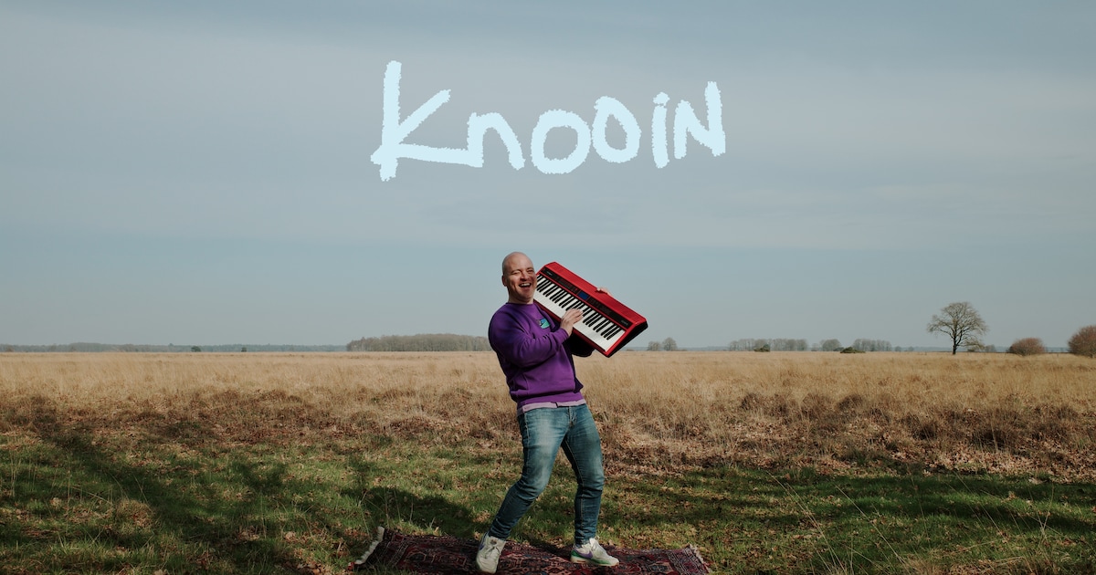 Zanger Leon Moorman treedt op in Bibliotheek Zuidwolde