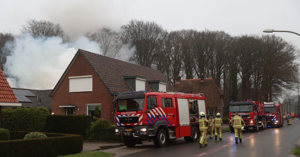 Brand in schuur langs N855: provinciale weg tussen Nijensleek en Frederiksoord afgesloten