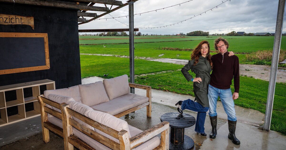 Deze week zouden de eerste gasten komen op hun camping, maar Menno en Marieke staan met lege handen