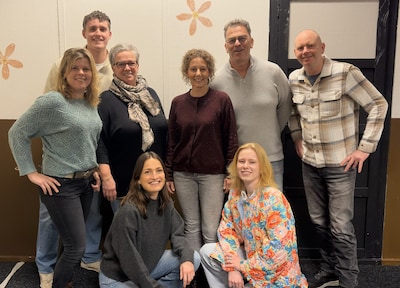 Toneelgroep Juliana speelt ‘Dubbel vier’ in Uitwijk