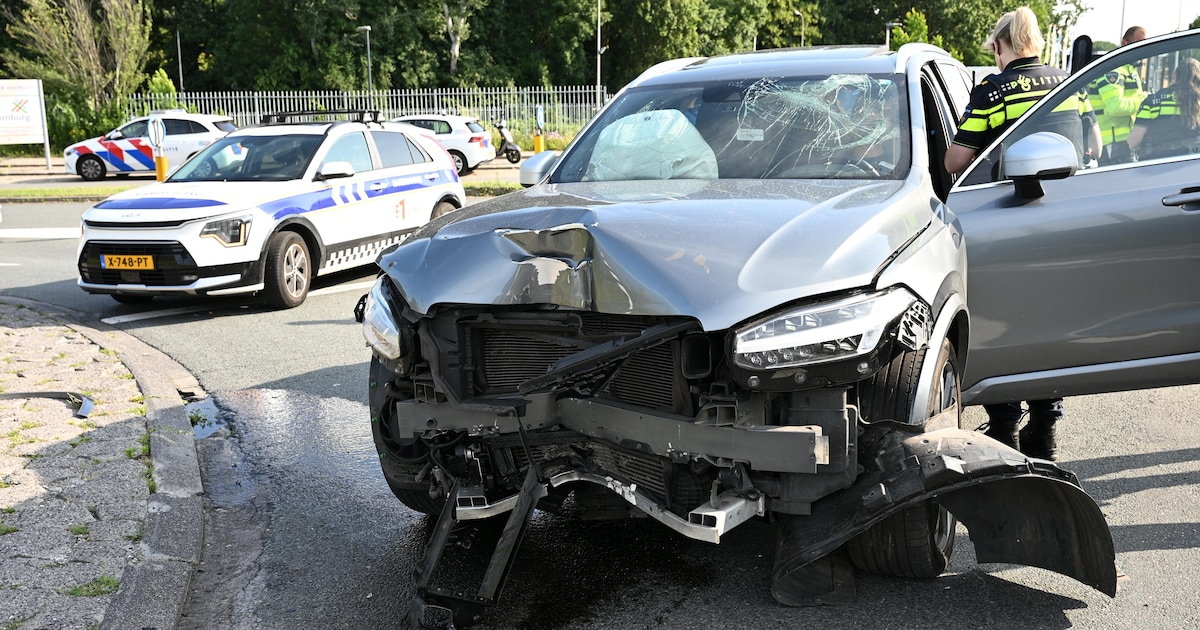 Automobilist gewond bij ongeluk in Leiden