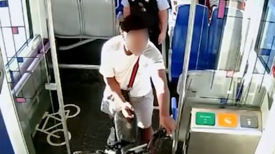 NS-conducteur wordt uitgescholden en geslagen bij station Moerwijk, dader nog spoorloos