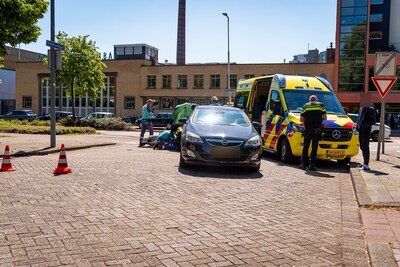 Scooterrijder aangereden door auto op Gerdesiaweg in Rotterdam