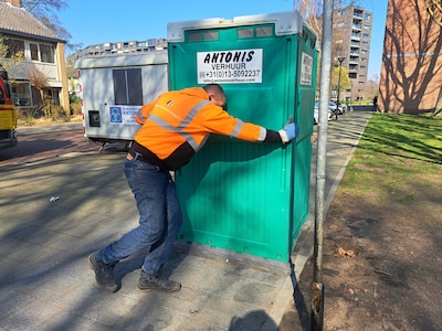 Dixi-pyromaan actief in Breda? ‘Wie steekt er nou een wc in brand?’