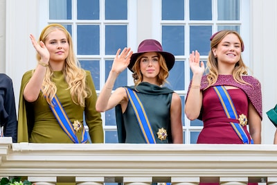 Prinsjesdag 2026 in beeld: hoedjes, stijlvolle prinsessen en protest met rode verf