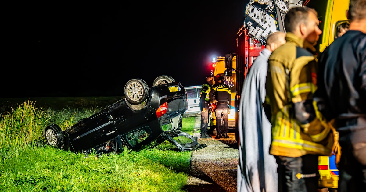 Vrouw zwaargewond nadat auto in Rohel te water raakt