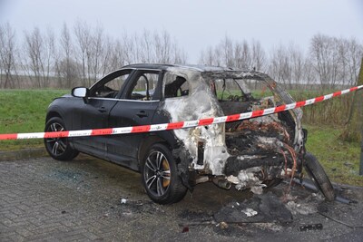 Auto in vlammen op in Brakel, twee verdachten opgepakt voor brandstichting