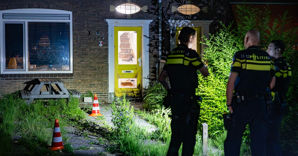 Explosie bij voordeur van rijtjeshuis in Haarlem