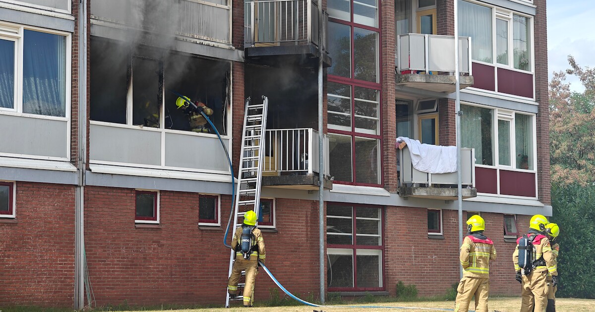 Brand verwoest appartement in ’s-Heerenberg, bewoner komt met de schrik vrij