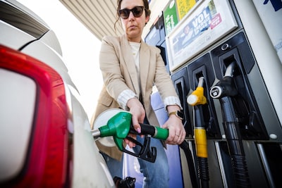 Petrol price drops slightly again for the first time since the start of the war in Iran
