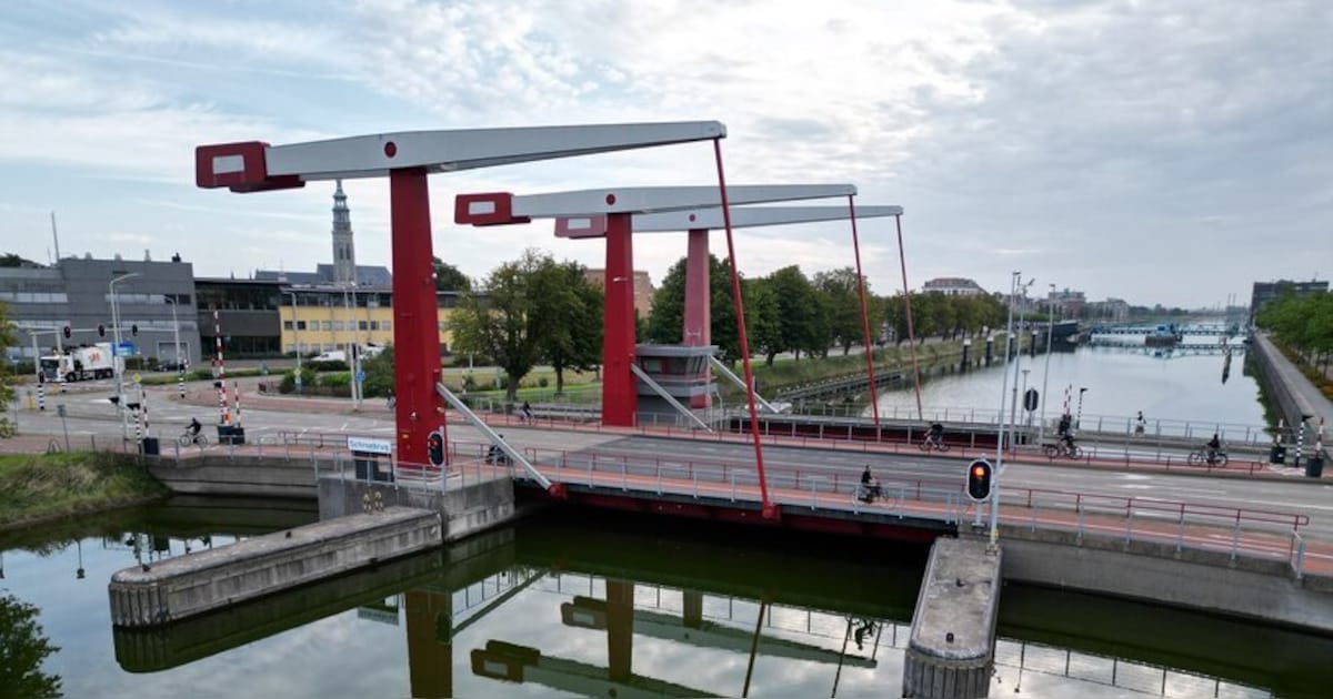 Schilderwerk voetgangersbrug De Loper in Middelburg