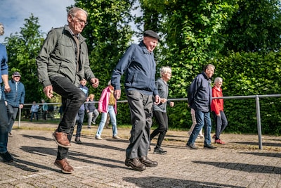 Vitality Club breidt uit naar drie dorpen in Lingewaard: ‘Mijn lijf én mijn hoofd zijn soepeler’