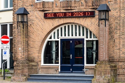 Dichte deuren en lege terrassen: hoe het zover kon komen op hét horecaplein in Deventer