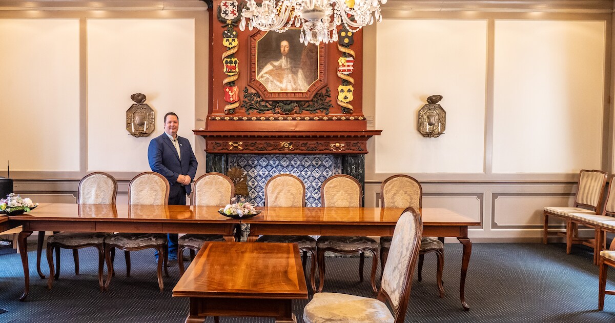 Dit eeuwenoude stadhuis heeft een ‘verborgen’ kamer: neem hier een kijkje