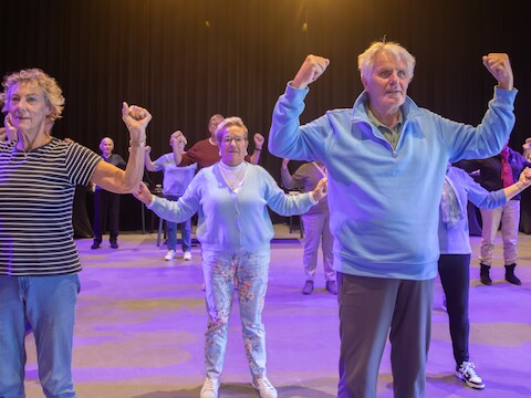 ‘Dít geeft me vertrouwen’: eerste lokale beurs in Eemnes over ouder worden trekt veel publiek
