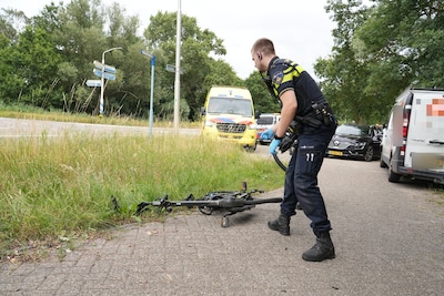 Fietser gewond bij aanrijding met bestelbus in Dongen, bestuurder aangehouden