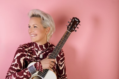 Leonie Meijer zingt Nederlandstalige muziek in Theater ’t Mozaïek Wijchen