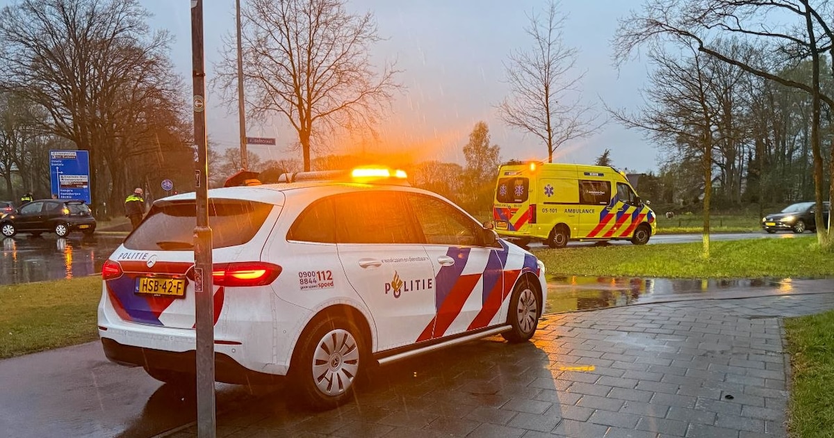 Scooterrijder naar ziekenhuis na aanrijding in Enschede