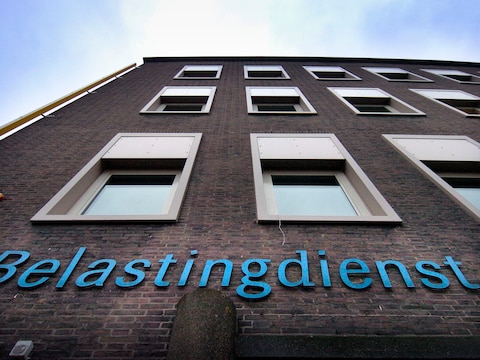 Gesjoemel bij de IND, 8900 euro contant geld en een inval ...